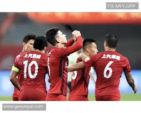 上海上港与素可泰激战成平局双方精彩表现引发球迷热议